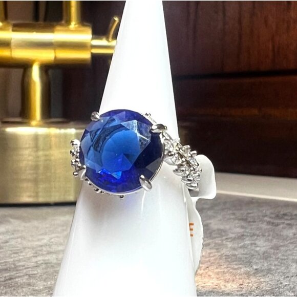 Ring Bomb Party Ring, NWOT, size 6 - Picture 2 of 7